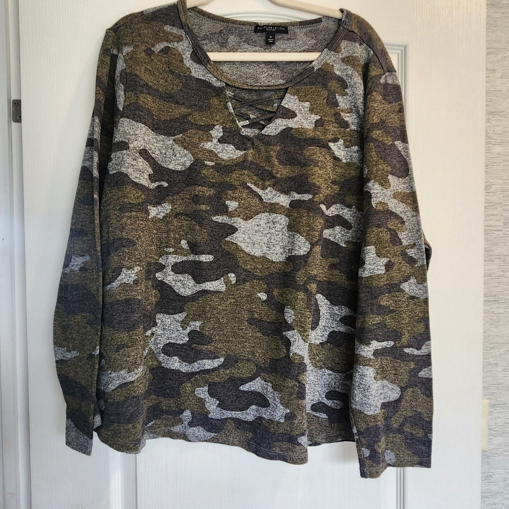 Signature Studio Camo Womens Sweater Size 3XL Eic